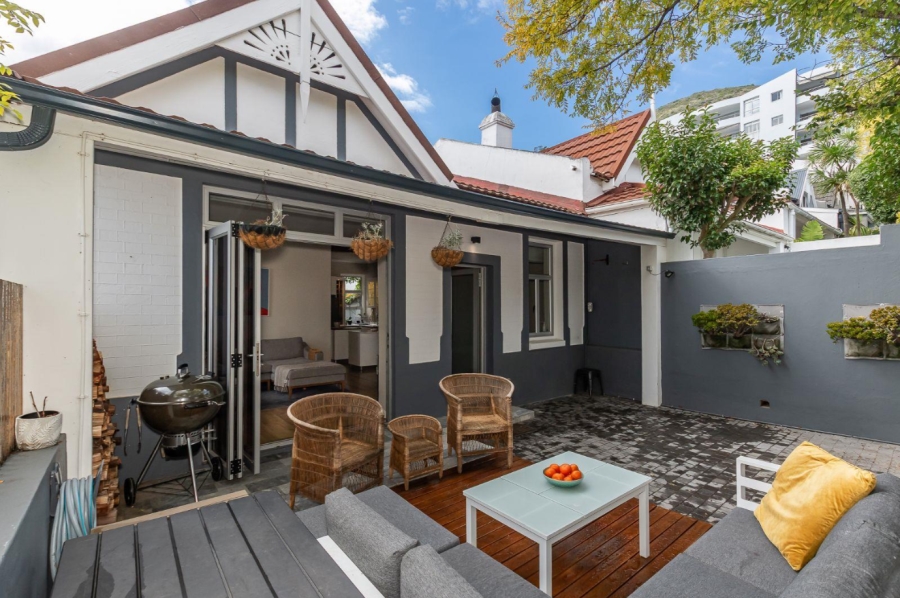 To Let 2 Bedroom Property for Rent in Sea Point Western Cape